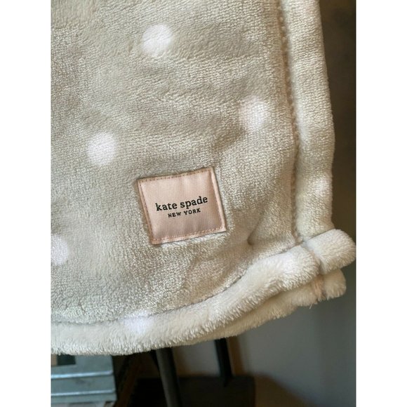 Kate Spade Gray White Polka Dot Fleece Throw 50x70 - Picture 6 of 7